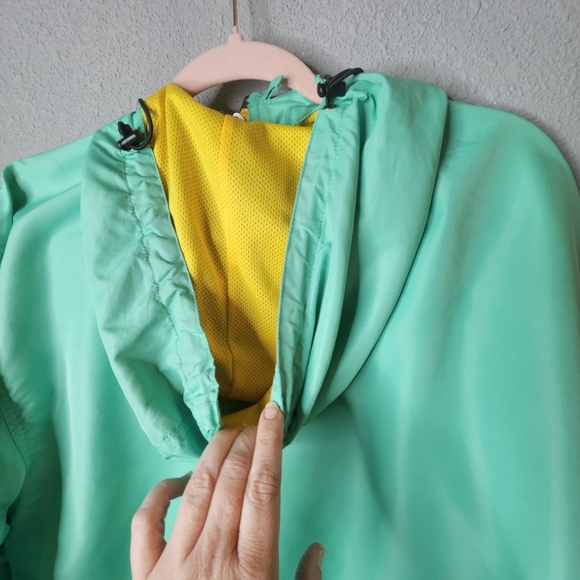 Dutch Bros Hoodie Mens Medium Pullover Logo Windbreaker Pouch Green Yellow - Picture 13 of 16